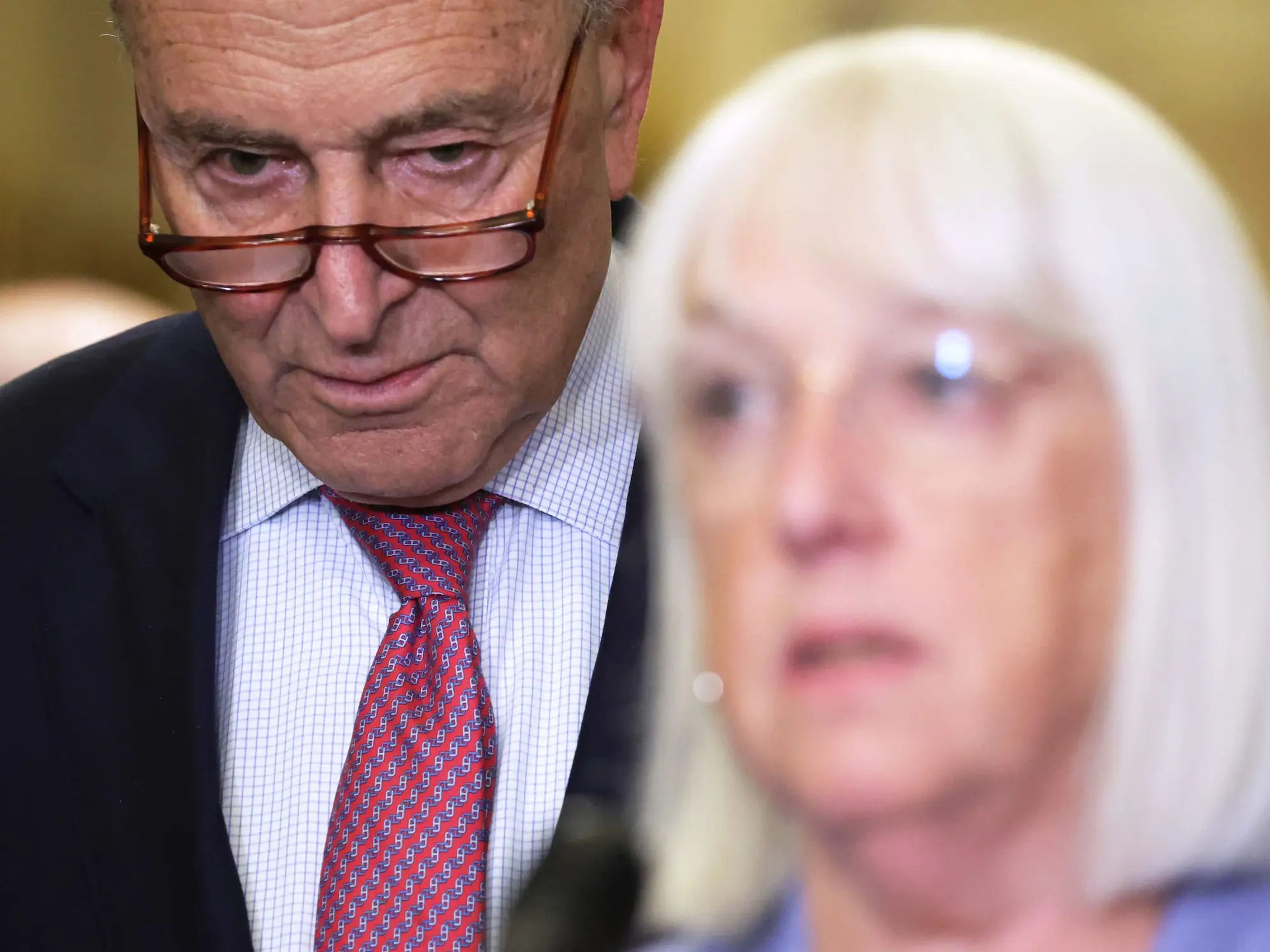 A Schumer le preguntaron si estaba de acuerdo con la afirmación de Murray de que Biden "debe considerar seriamente la mejor manera de preservar su increíble legado.