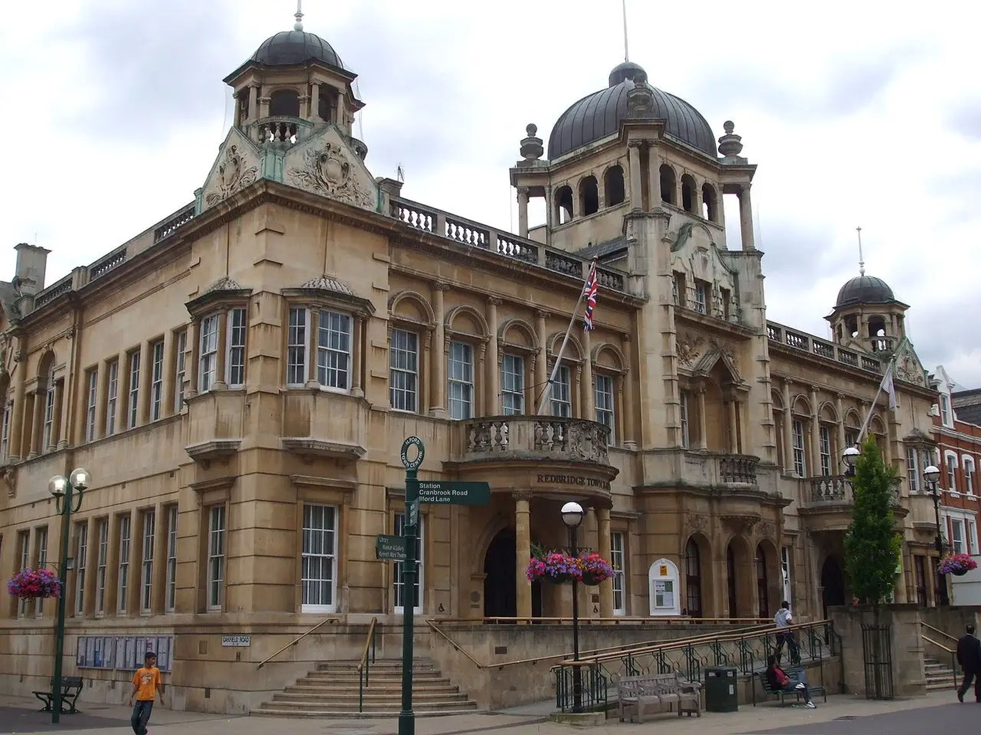 1280px Ilford_Redbridge_Town_Hall.JPG