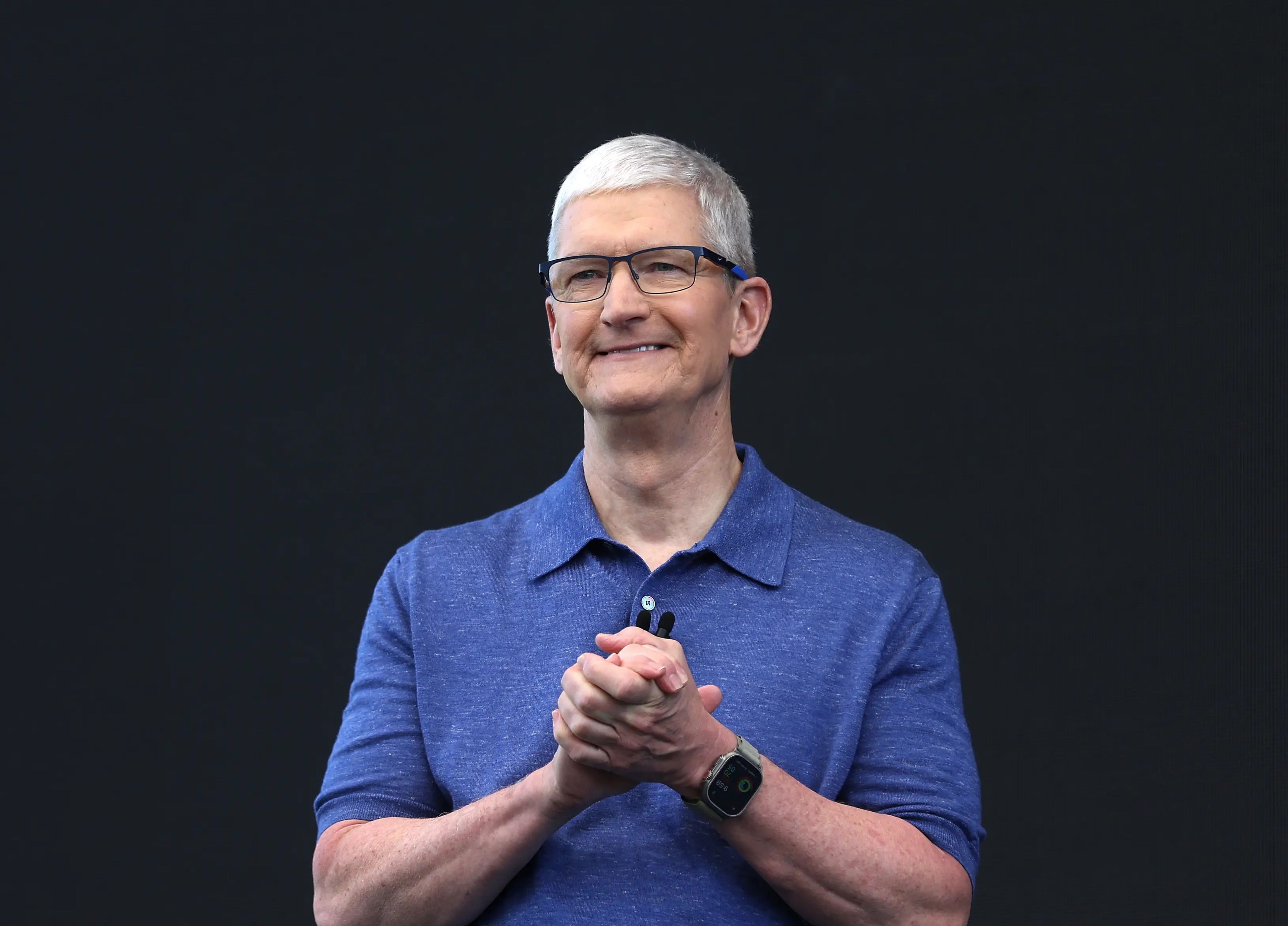 El CEO de Apple, Tim Cook, apuesta por que los consumidores utilicen cada vez más la IA de su empresa para realizar búsquedas online.