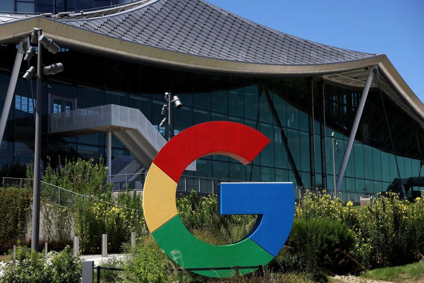 Google ha actualizado sus resúmenes de IA (AI Overview) para incluir enlaces al contenido original y ha lanzado esta función en seis nuevos países.