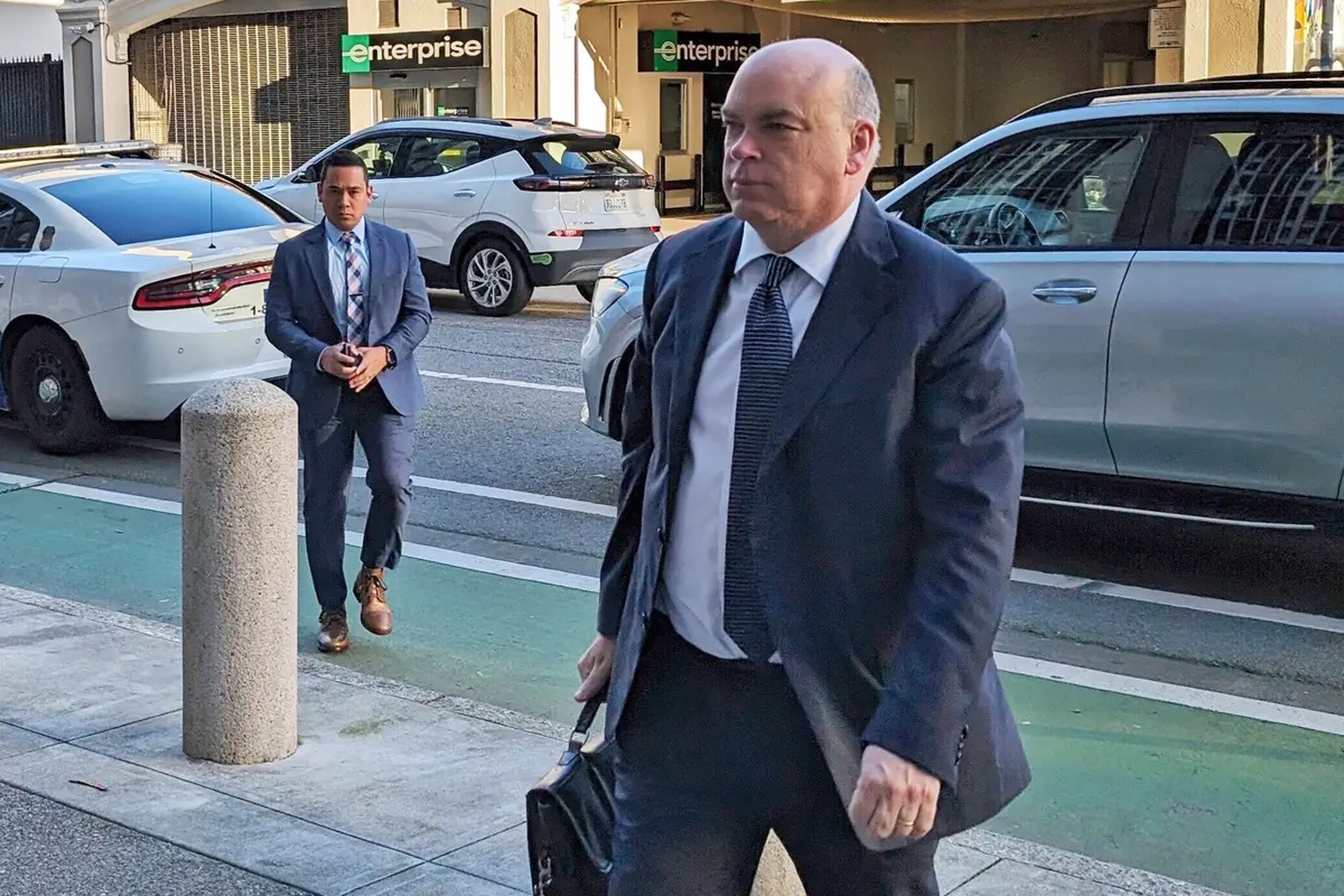 Mike Lynch entrando en el tribunal federal de San Francisco en marzo de 2024.