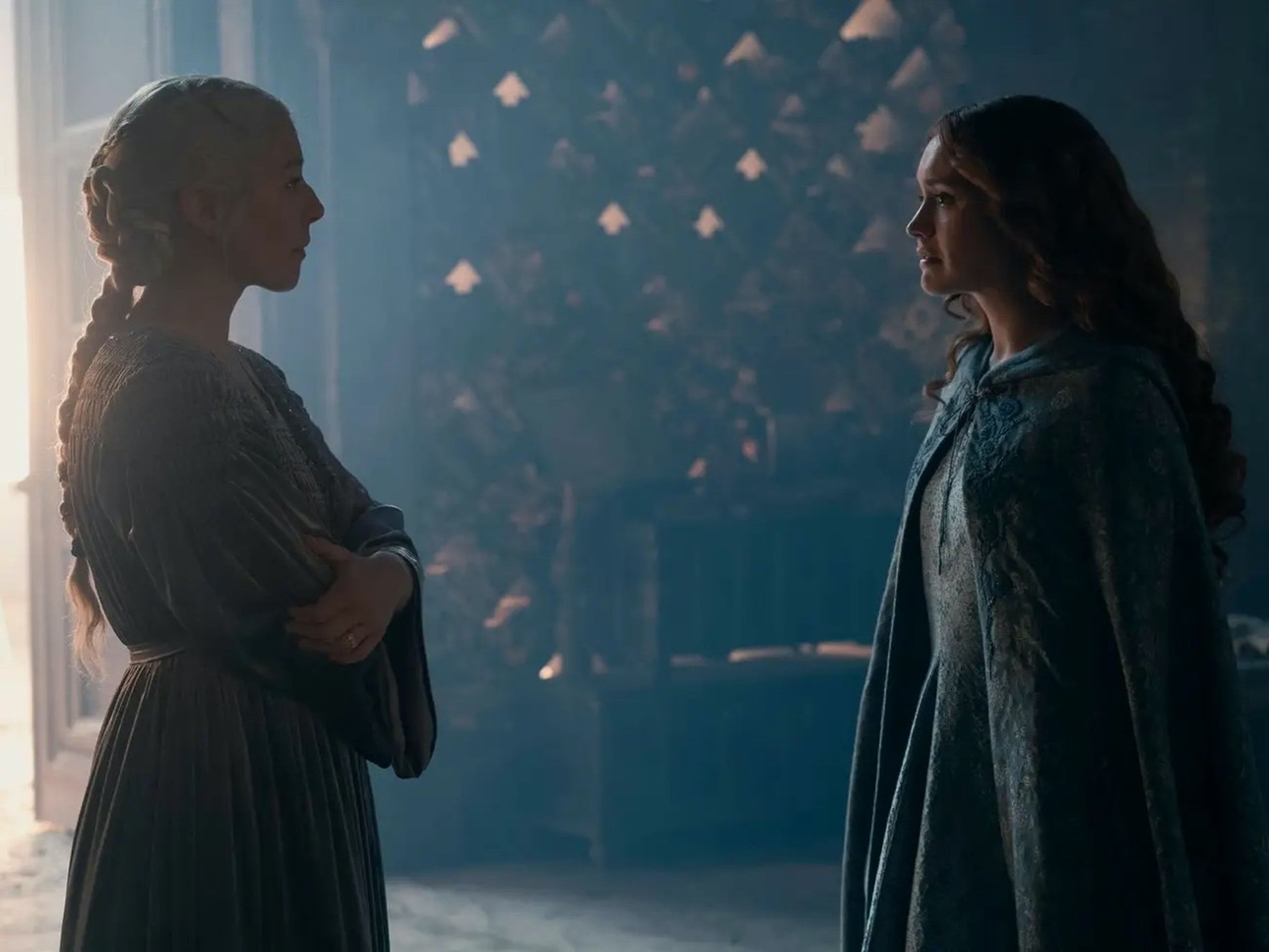 Emma D'Arcy y Olivia Cooke como Rhaenyra Targaryen y Alicent Hightower en el episodio ocho de la segunda temporada de La Casa del Dragón.