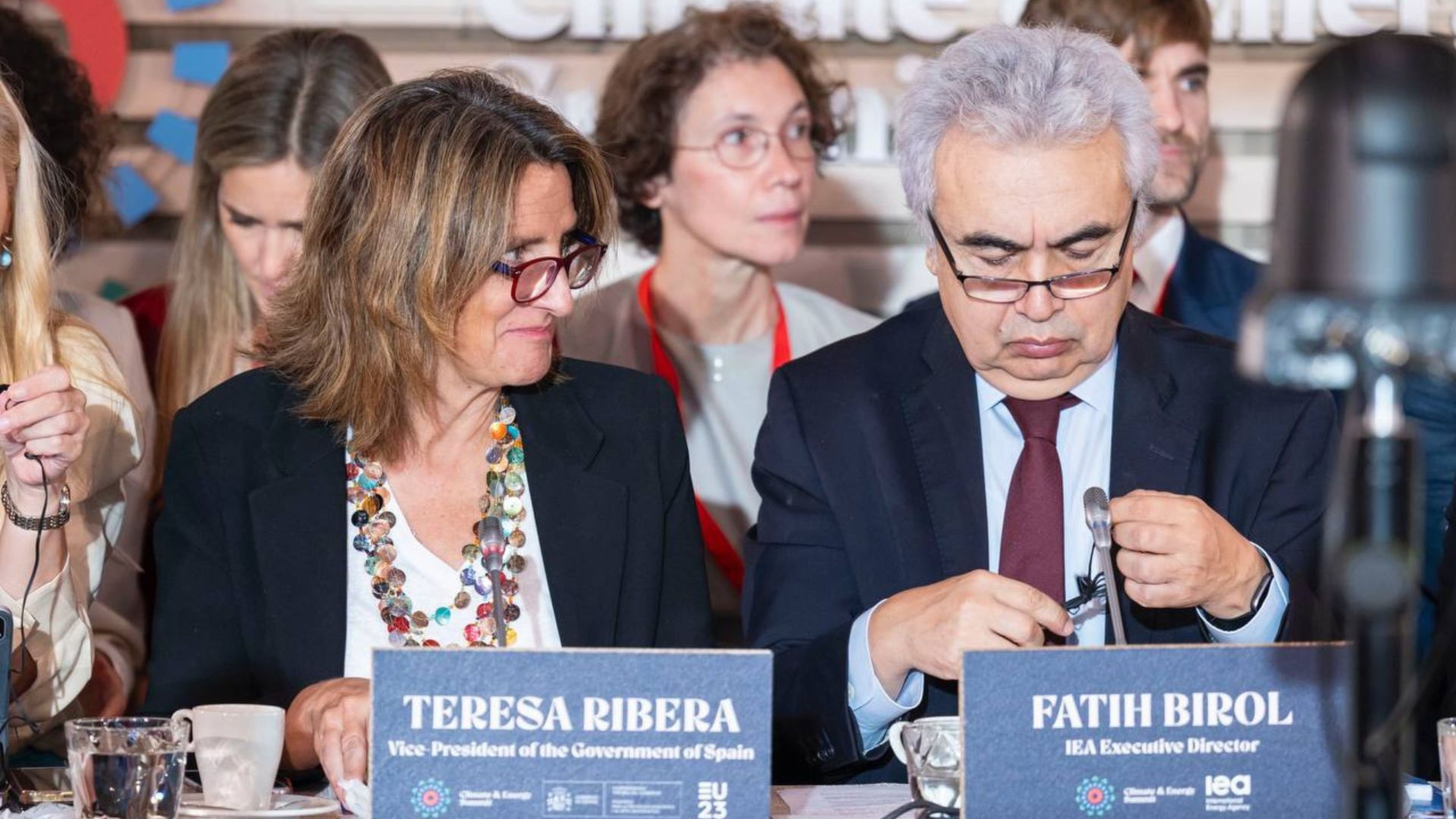 Teresa Ribera junto al director ejecutivo de la Agencia Internacional de la Energía, Fatih Birol.