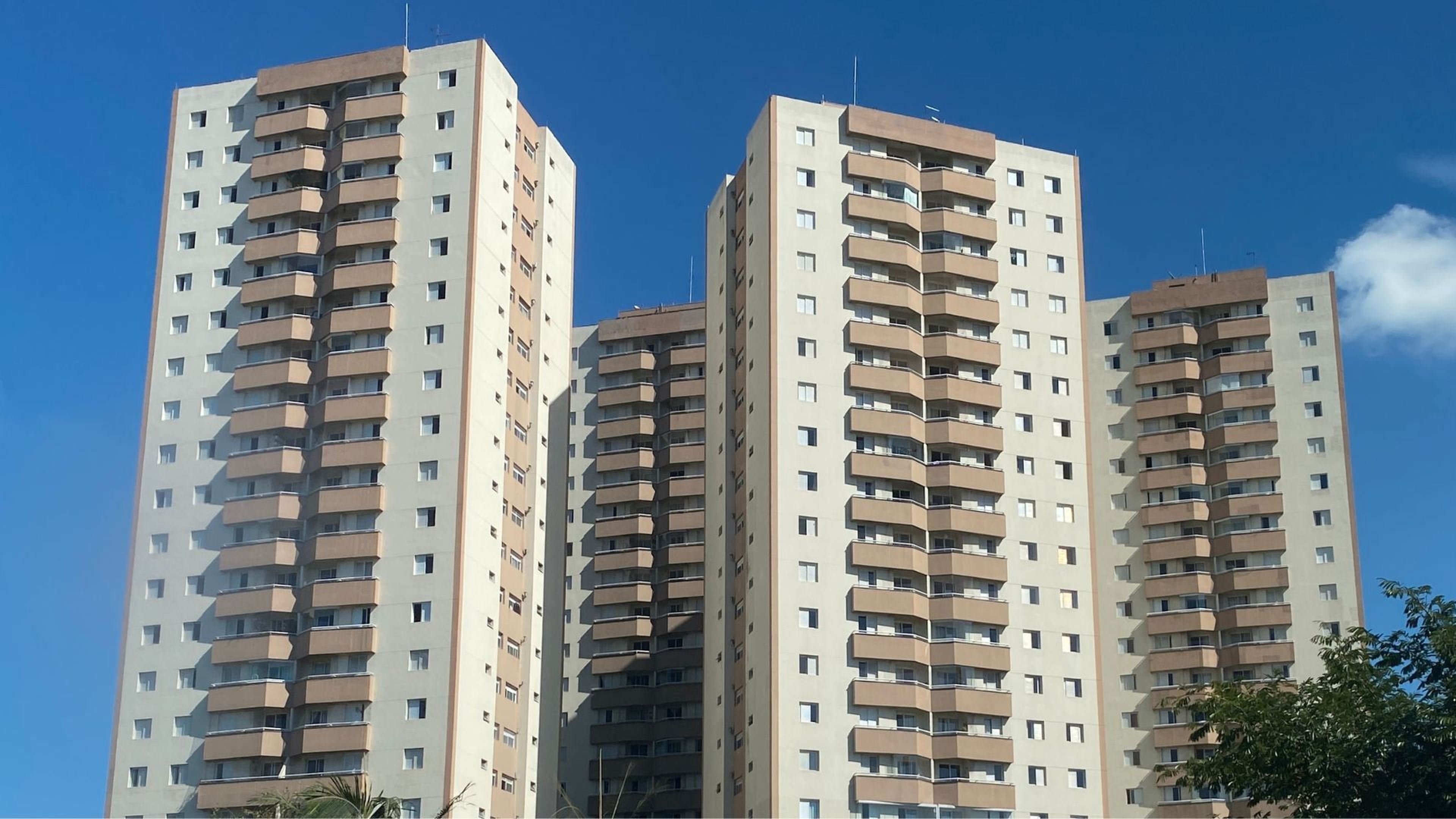 Varios edificios de apartamentos.