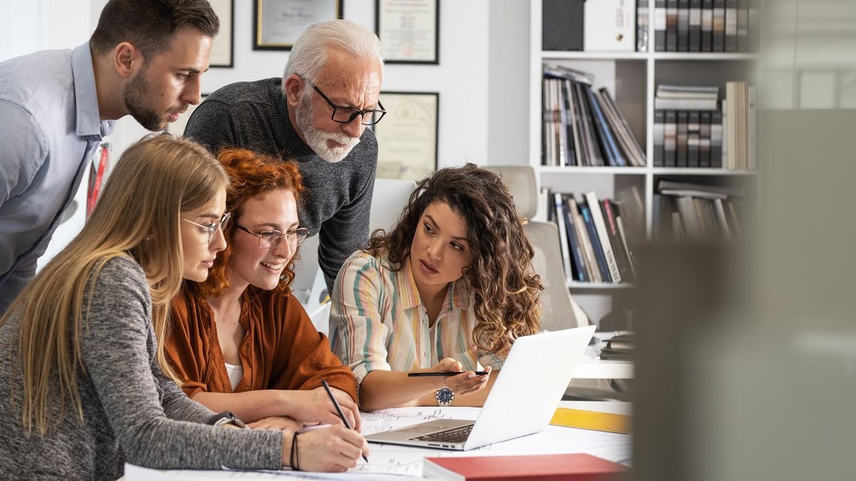 De la generación Z a los baby boomers: estás son sus prioridades en el trabajo, según un estudio