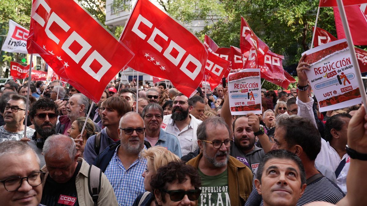 Los sindicatos presionan a la CEOE para que pacten la reducción de jornada y avisan de que a la negociación le quedan &quot;dos telediarios&quot;