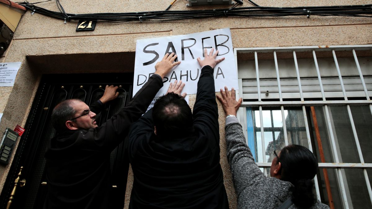 Las cláusulas abusivas de la Sareb que lapidan el alquiler social