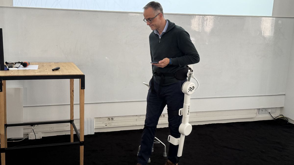 Robopedics presenta Awake, su robot para ayudar a caminar a las personas con hemiplejia, en mitad de su ronda de un millón de euros