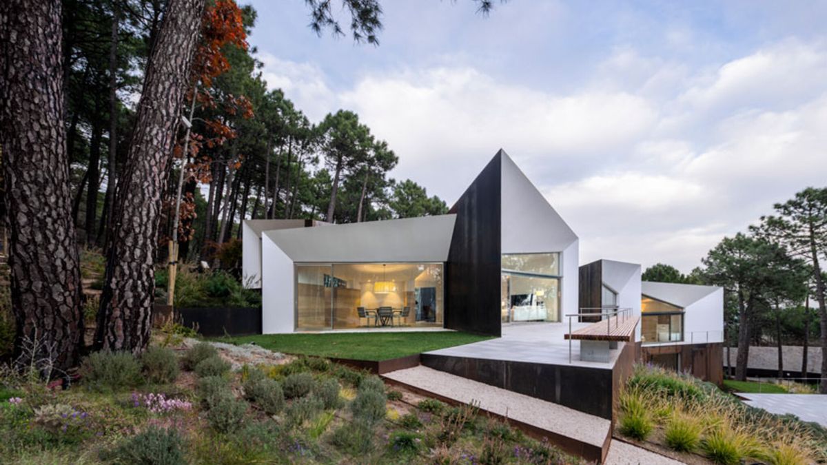 Esto es lo que cuesta la casa de El Escorial donde se ha rodado &quot;La habitación de al lado&quot;, la nueva película de Almodóvar