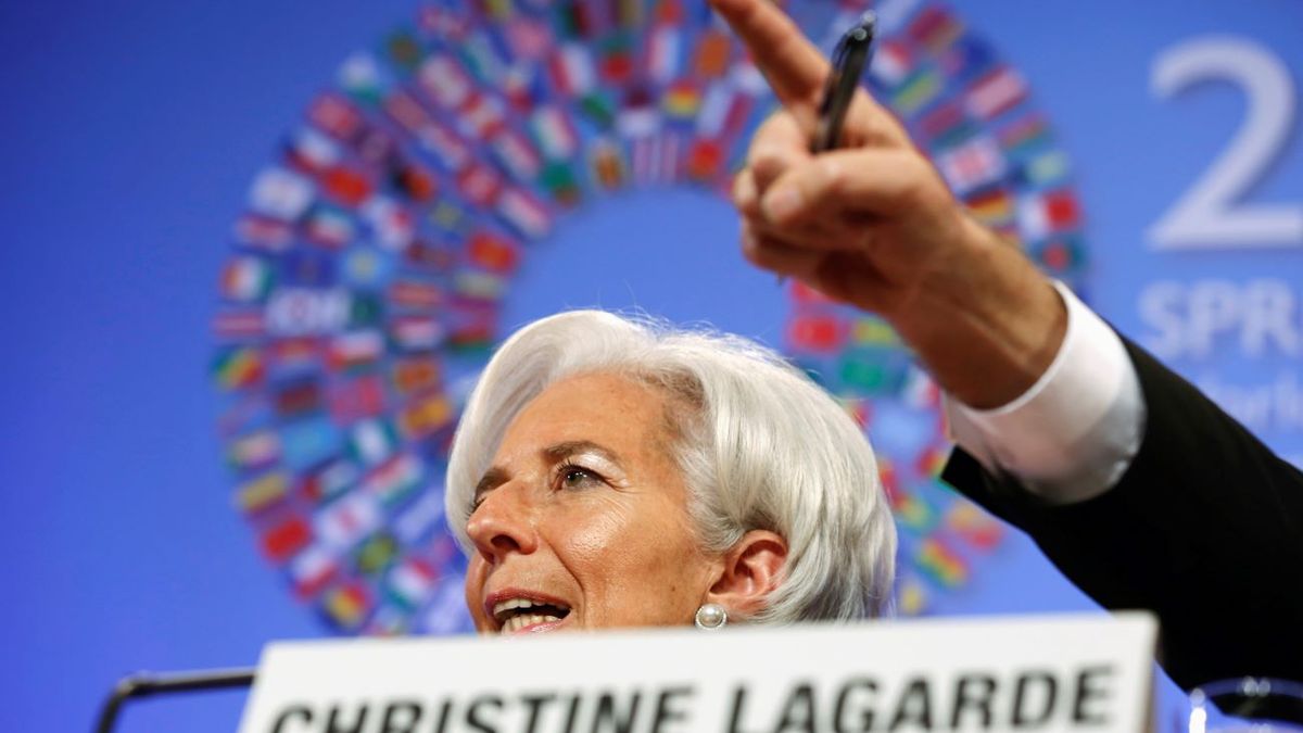 Lagarde ve una &quot;dirección clara&quot; para la bajada de tipos de interés y pone fecha para el objetivo de controlar la inflación