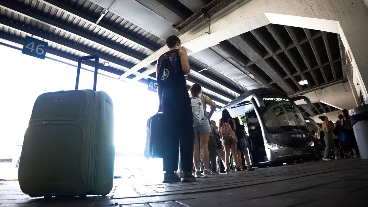 Desconvocada la huelga de transporte de mercancías, pero no la de viajeros: ¿tendrás que sufrir el lunes los parones?