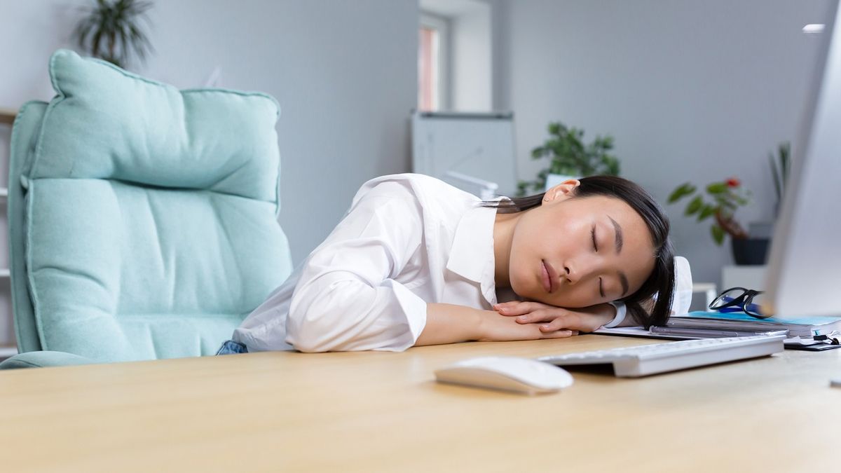 Un estudio da la razón a los japoneses: dormirse la siesta en el trabajo mejora el rendimiento