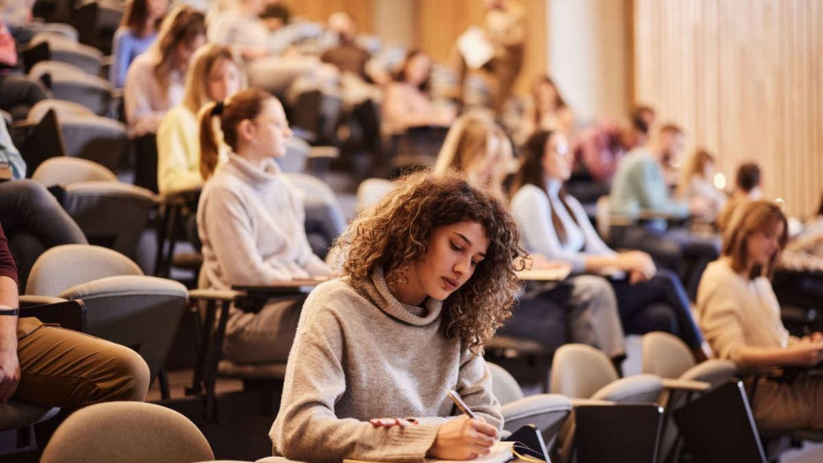 Las 200 convocatorias de oposiciones publicadas en octubre: cientos de plazas accesibles con Primaria, ESO, Bachillerato o FP