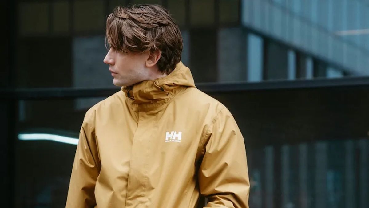 La chaqueta Helly Hansen más vendida de Amazon baja más de precio: desde 69 euros