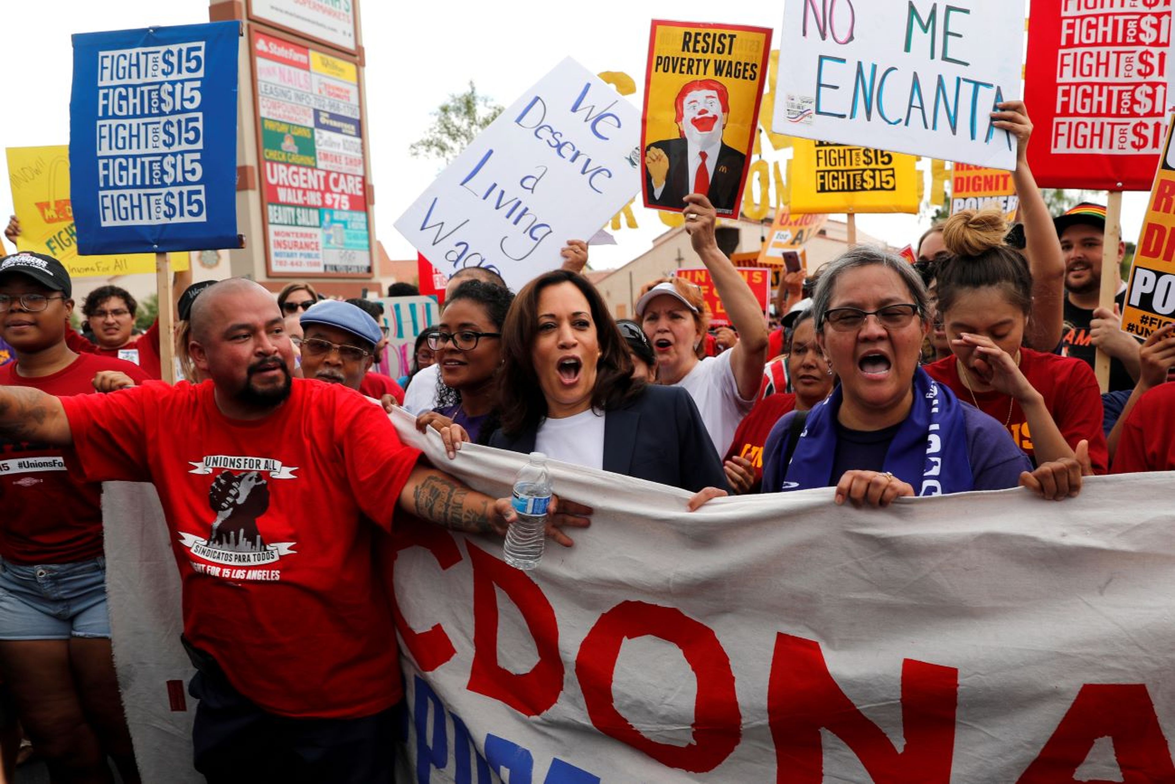 Kamala Harris, en una protesta de trabajadores de McDonald's.
