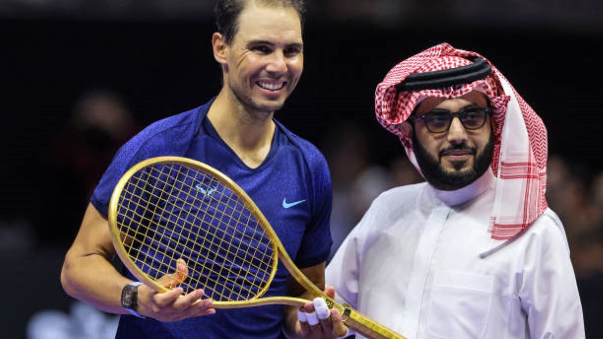 La raqueta de oro de Rafa Nadal: este es el valor económico del regalo que Arabia Saudí le ha hecho en el Six Kings Slam