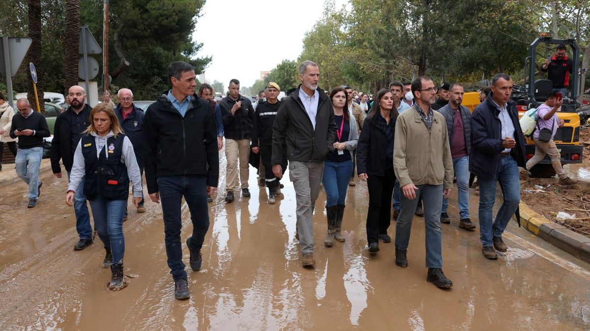 Las penas de multa y prisión por los ataques contra Pedro Sánchez y su coche que fija el Código Penal