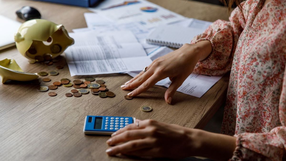 No solo las pensiones suben en 2025: cuánto vas a pagar de más en comida, vivienda, luz o impuestos