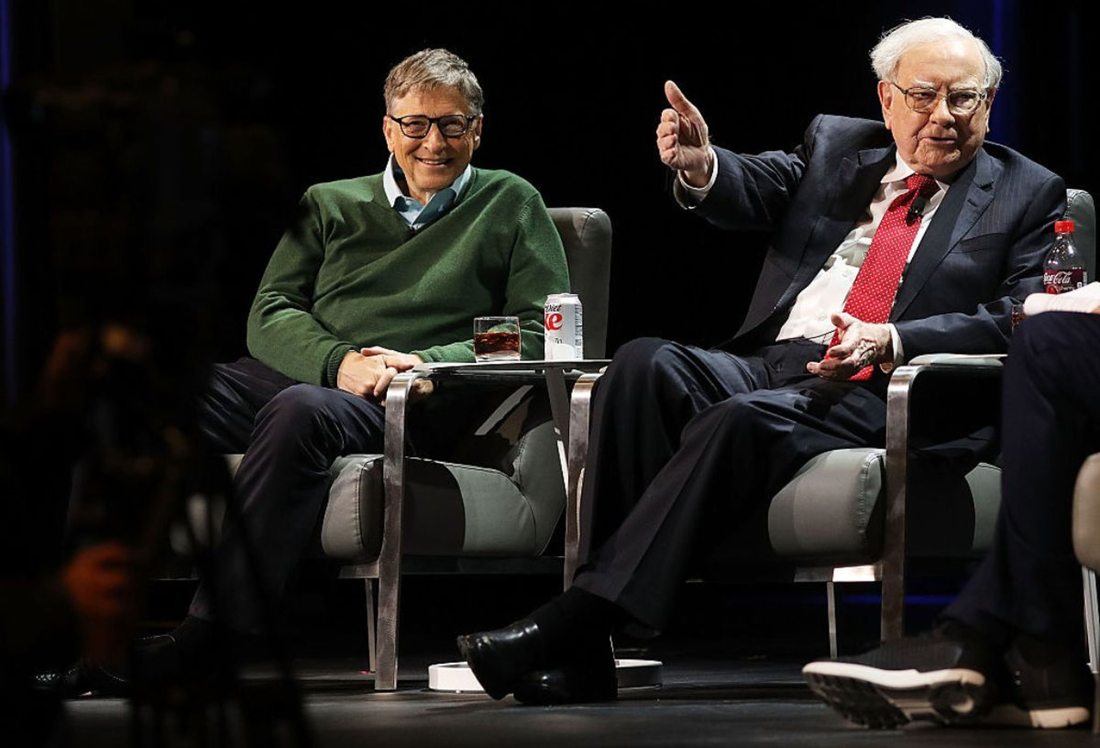 Bill Gates y Warren Buffet en una charla en la Universidad de Columbia.