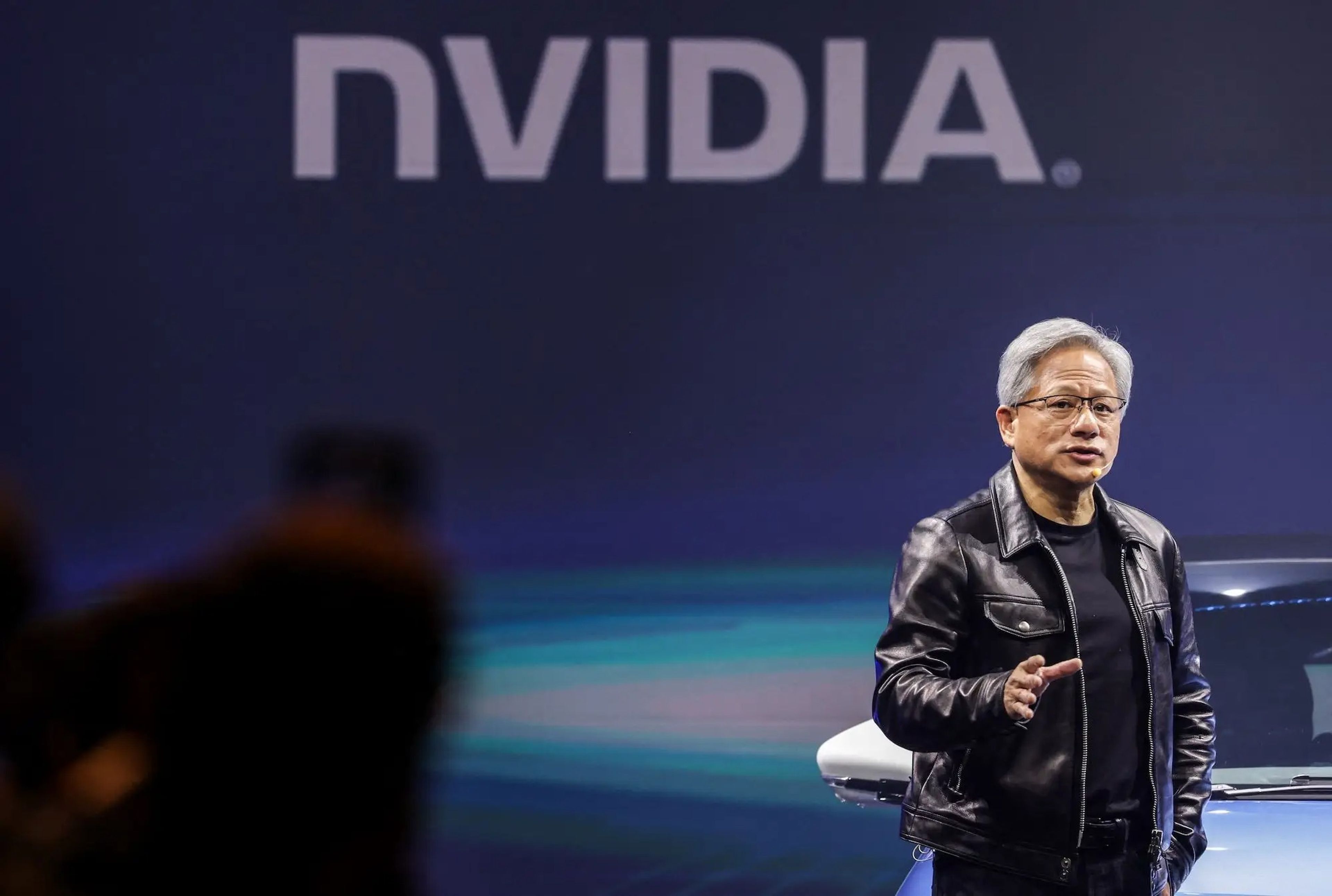 Jensen Huang y su equipo han conseguido hacerse con una posición privilegiada en el mercado de la inteligencia artificial, pero ahora les ha empezado a aparecer competencia.