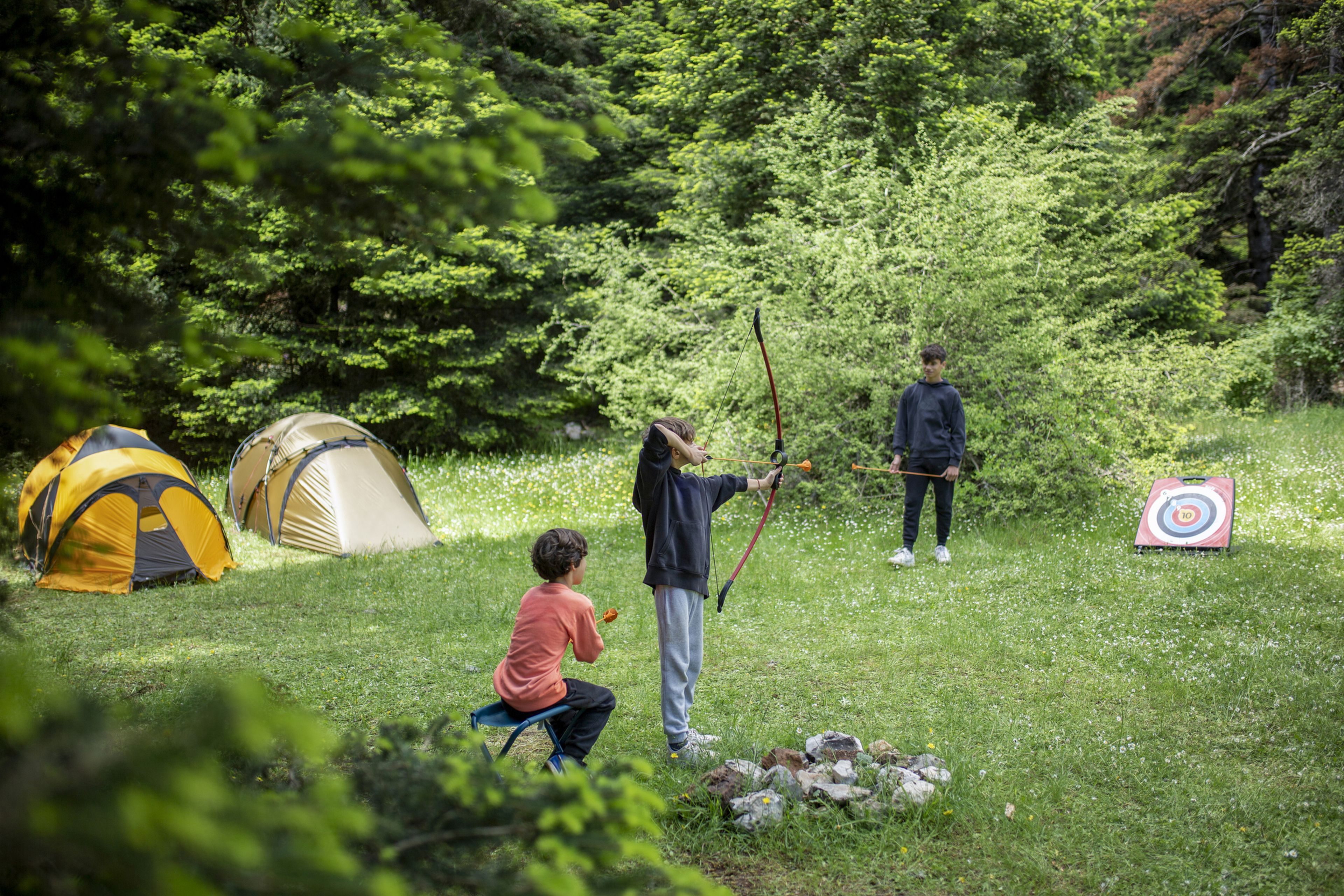 El pastizal que cuesta un hijo en un campamento de verano