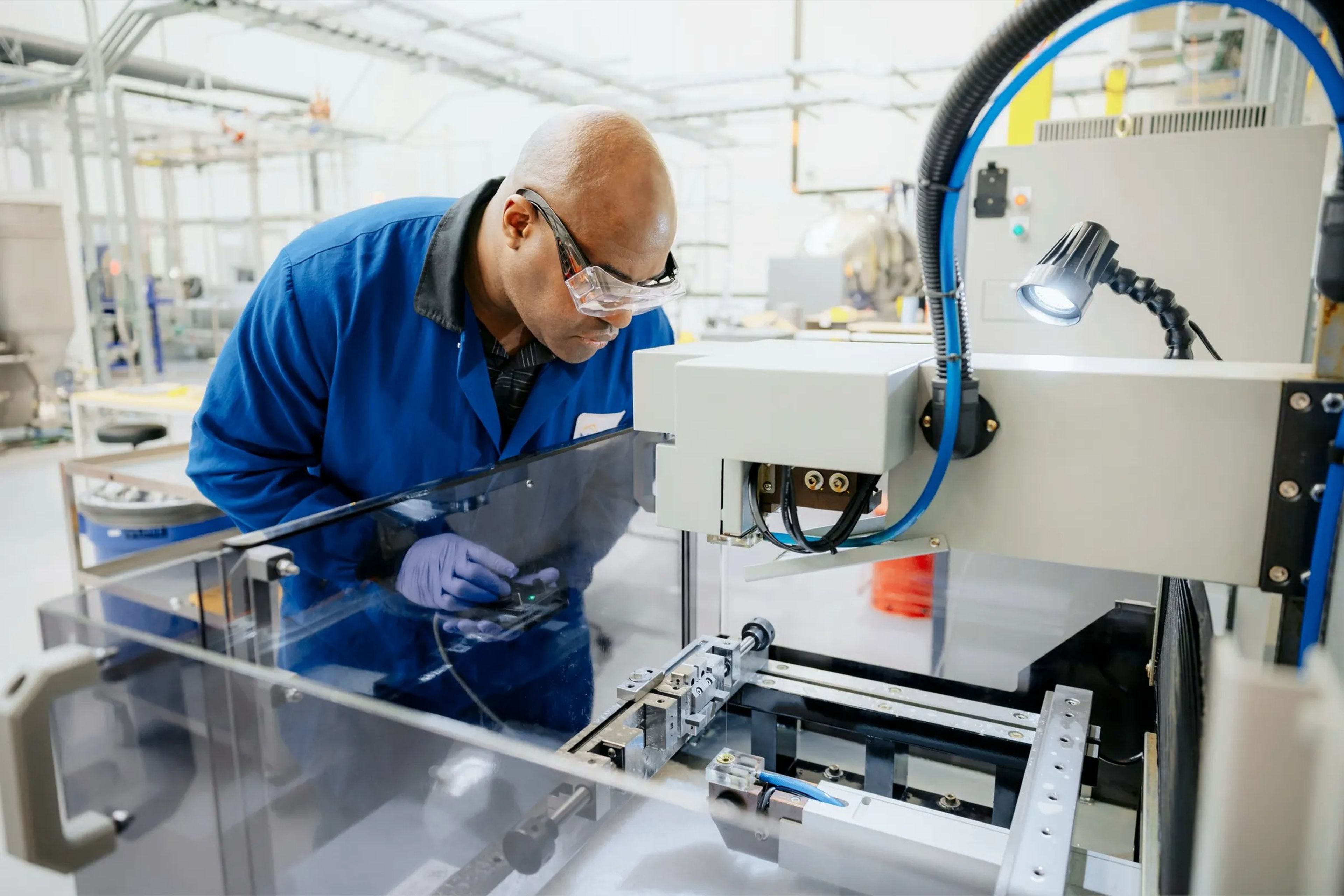 Apple y MP Materials aseguran que van a ofrecer formación "extensa" en la fabricación de imanes en una nueva fábrica en Texas, Estados Unidos.