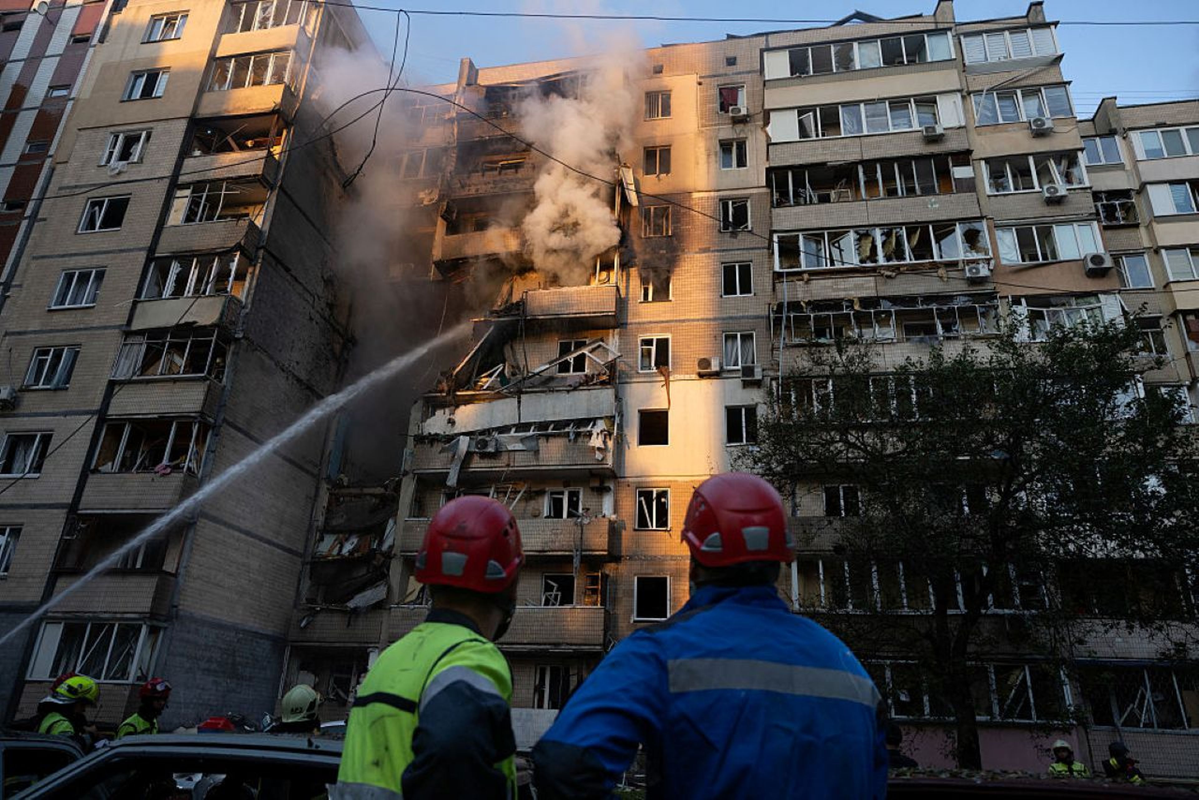 Un ataque ruso ha golpeado un edificio en Kiev y ha matado a tres personas este domingo, 7 de septiembre.