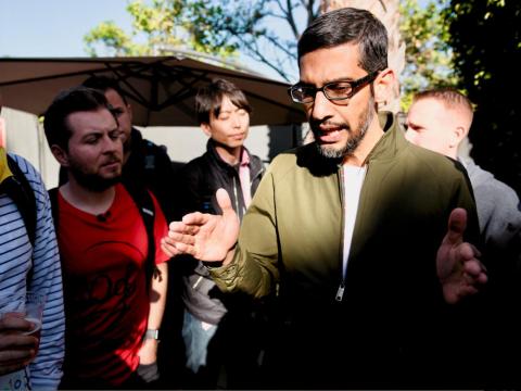 El CEO de Google Sundar Pichai habla con la prensa en la conferencia de desarrolladores 2018 I/O El CEO de Google Sundar Pichai habla con la prensa en la conferencia de desarrolladores 2018 I/O