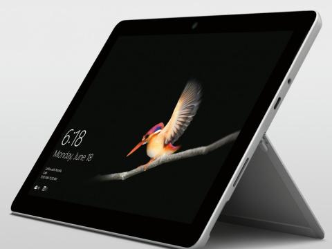Una mirada más cercana al Microsoft Surface Go muestra que tiene un conector para auriculares, un puerto de cargador Surface Connect y un único puerto USB-C.