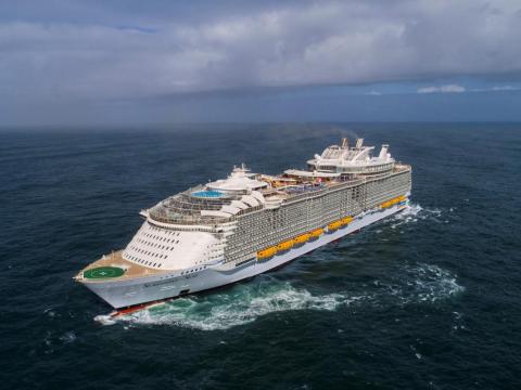 Symphony of the Seas comenzó su primer viaje a finales de marzo y permanecerá en Europa durante la primavera y el verano, antes de llegar a los Estados Unidos en noviembre.