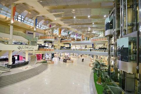 The second floor features a shopping mall, bank, and mosque, designated only for women. Designed by Minnesota-based firm Ellerbe Necket, the Kingdom Centre also includes a hotel, offices, apartments, and a 184-foot skybridge.