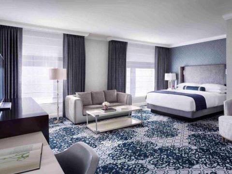 In 2013, Gates and several unnamed buyers paid $161 million for the Ritz-Carlton in San Francisco. As of 2014, it was reportedly worth $200 million.