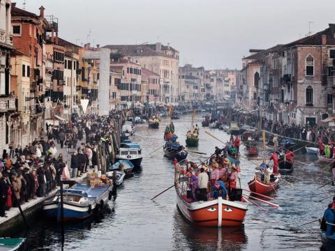 6. Many Italians have a high quality of life thanks to the country's healthcare policies. The healthy life expectancy there is 71.8 years.