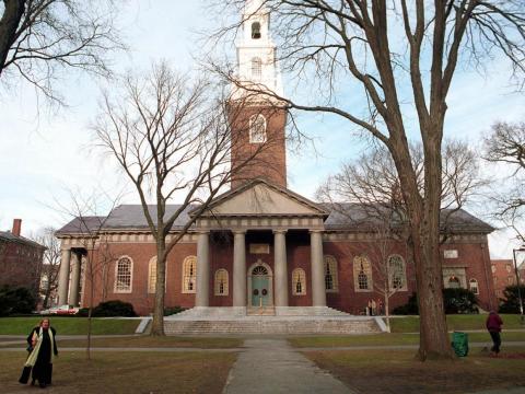 Harvard University is located in Cambridge, Massachusetts, about 20 minutes west of downtown Boston by car.