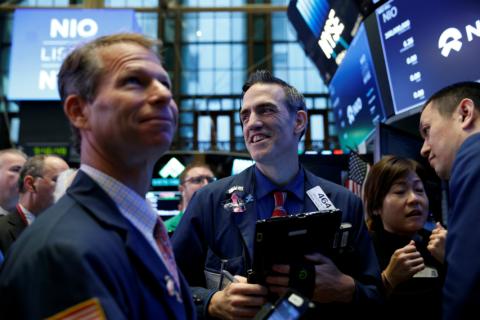 Traders operando en Wall Street Traders operando en Wall Street