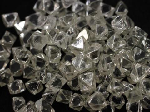 Los científicos creen que la sustancia cristalina es diamante.