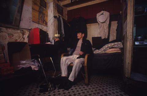 Because regulations and licenses weren't enforced in the city, it was easy to set up a business. Rents, primarily controlled by those with "squatter's rights," were low compared to the rest of the city.