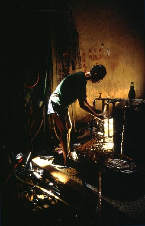Despite a reduced crime rate, neither the British nor the Chinese found the city tolerable. In 1987, the two governments agreed to tear down the city.