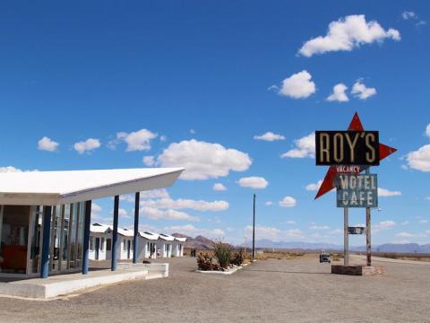 El hotel permanece cerrado, pero los visitantes todavía pueden cenar en su cafetería.