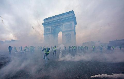 Teargas surrounded protesters as they demonstrated.