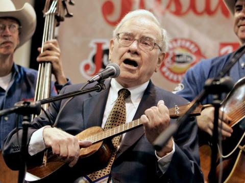 Warren Buffet plays the ukulele