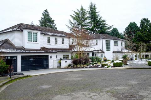 This 6,120-square-foot house is also on the market.<br>A cool $7.56 million buys you a five-bedroom, six-bath designed by the famed interior decorator Nate Berkus. This 6,120-square-foot house is also on the market.<br>A cool $7.56 million buys you a five-bedroom, six-bath designed by the famed interior decorator Nate Berkus.