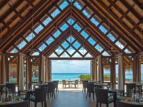 The Lime Restaurant serves seafood and Maldivian curries along with snacks, salads, pizzas, and sandwiches.
