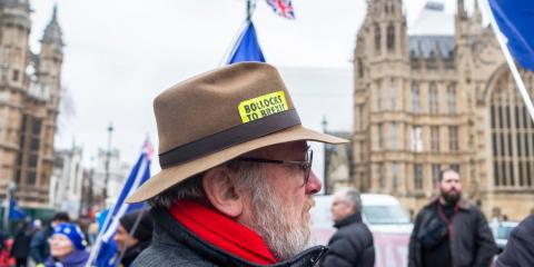 People manifests against the Prime Minister Theresa May outside the Houses of Parliament in central London, on January 17, 2019. She was expected to win a confidence vote on Wednesday despite a crushing defeat over her Brexit deal.