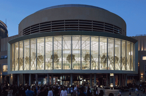 The store features “Solar Wings” that respond to the city's hot climate, shifting to cool down the space when temperatures rise.