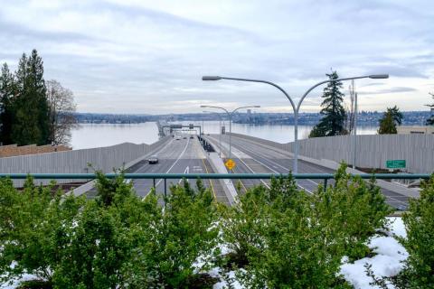 Visitors enter the town from the Evergreen Point Floating Bridge.<br>Measuring 7,708 feet in length, it is the longest floating bridge in the world. Visitors enter the town from the Evergreen Point Floating Bridge.<br>Measuring 7,708 feet in length, it is the longest floating bridge in the world.