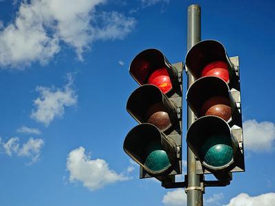 'The light can at any time go from green to red without pausing at yellow'