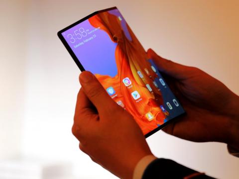 Look at the way the screen bends outwards, seemingly with no visible hint of a seam. Look at the way the screen bends outwards, seemingly with no visible hint of a seam.