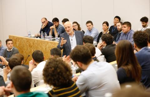 Juan Roig en una charla en Lanzadera.