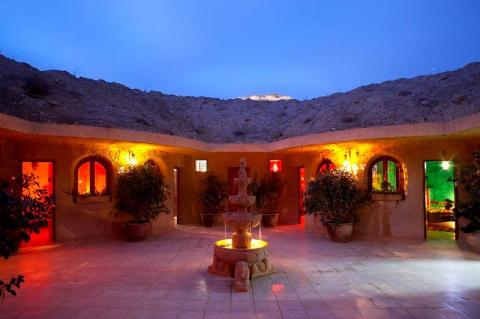 Hotel Cuevas
